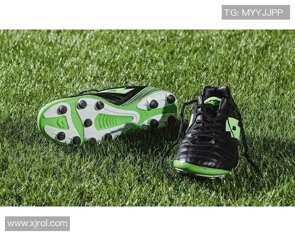 经典复古风潮回归 男款足球鞋推荐与搭配指南